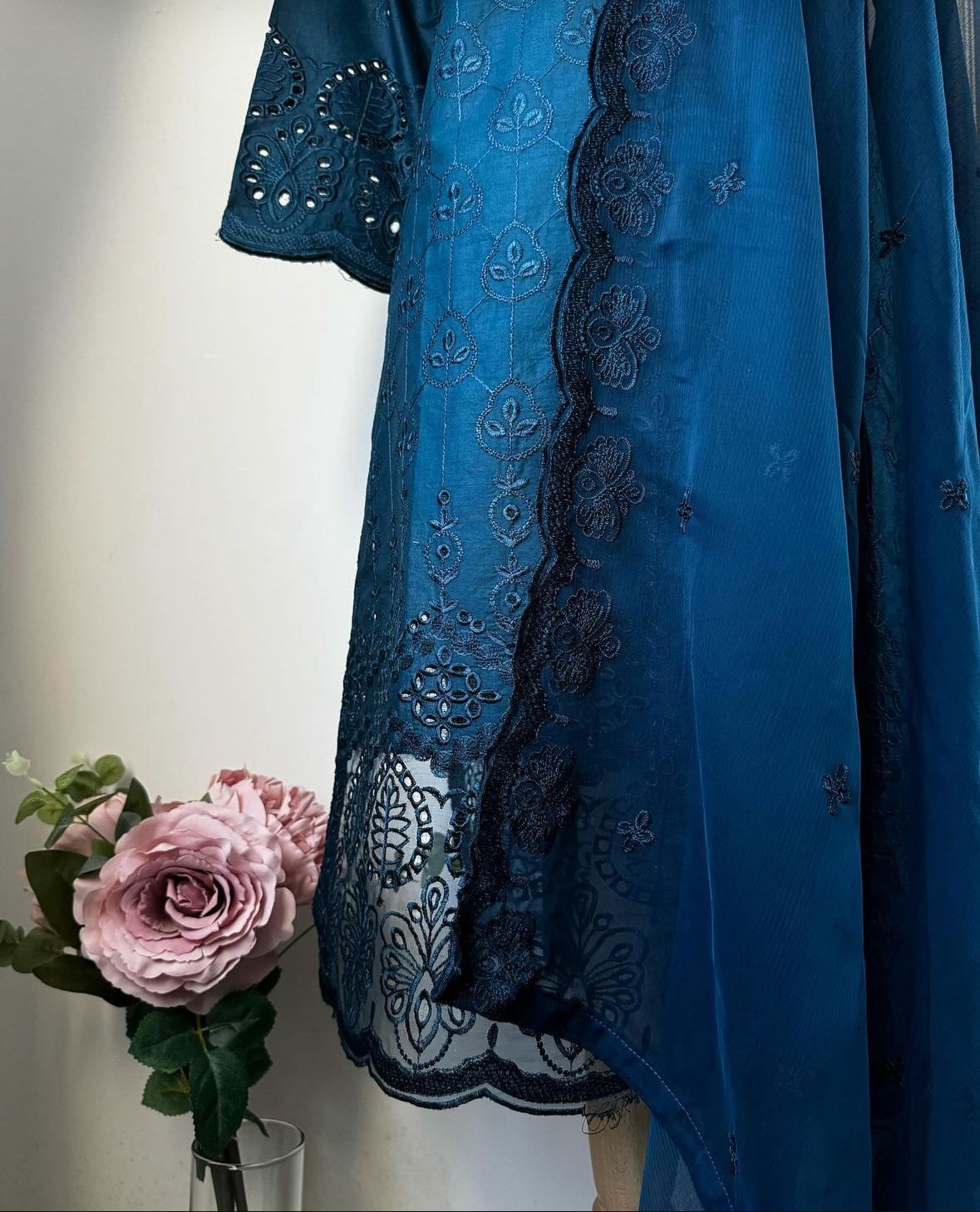 ZOYA CHIKANKARI