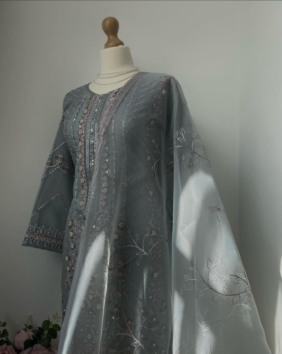 NOOR E ROSHNI