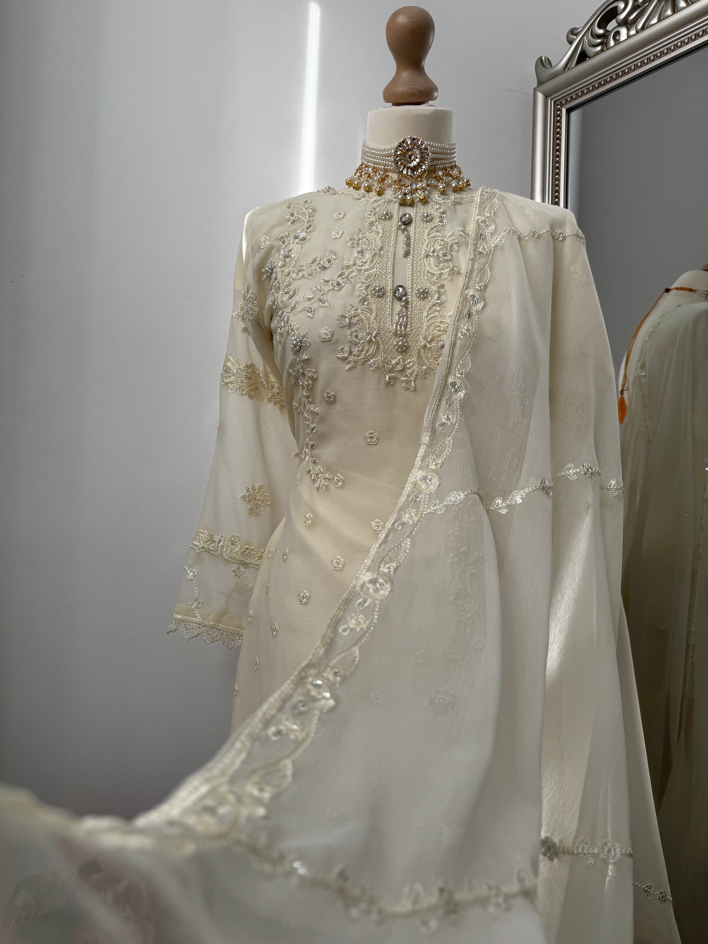 Zariya off-white