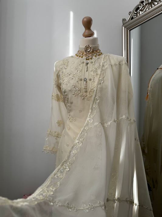Zariya off-white