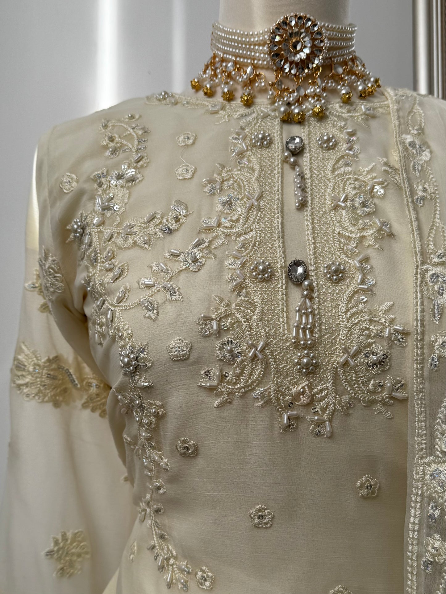 Zariya off-white