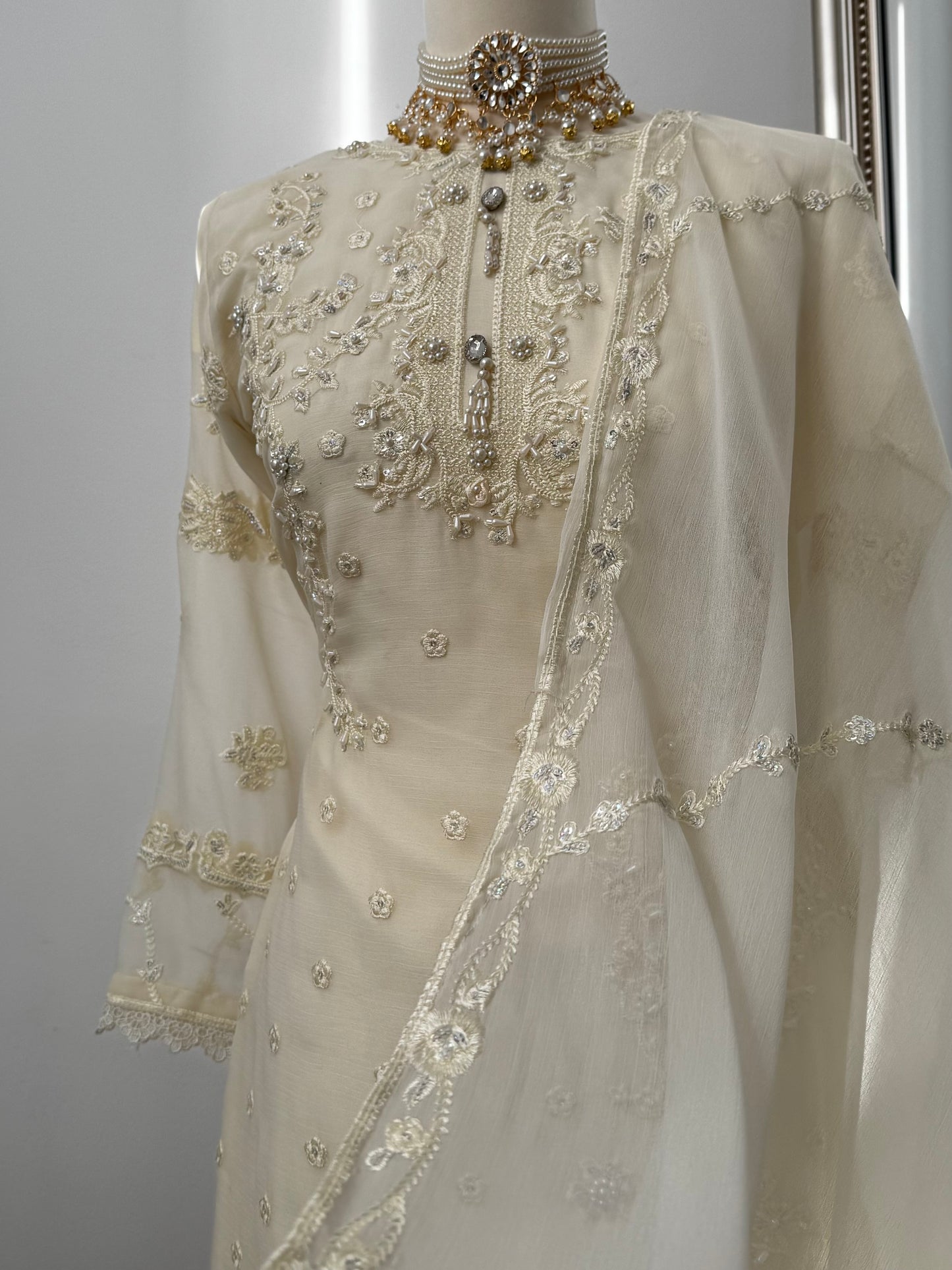 Zariya off-white