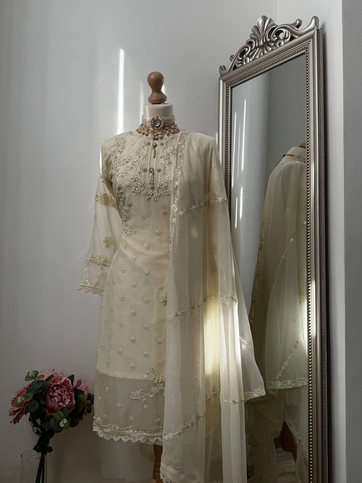 Zariya off-white