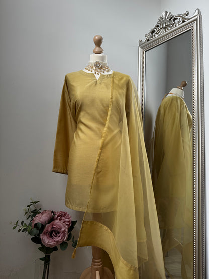 ISHQ-E-RANG (Farshi Shalwar)