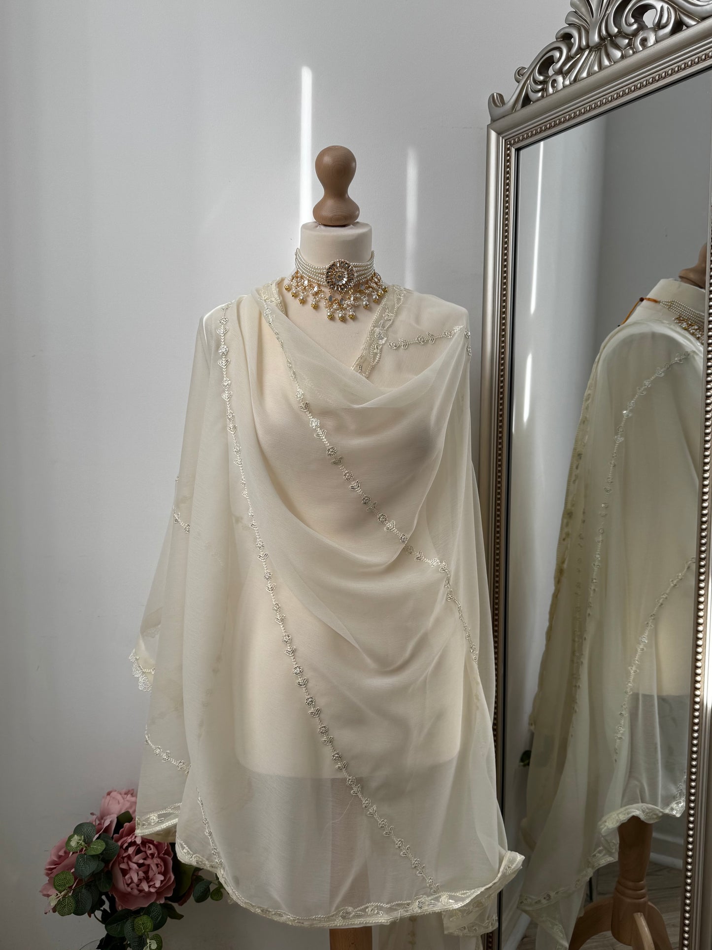 Zariya off-white