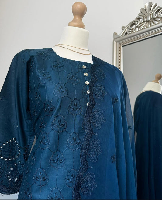 ZOYA CHIKANKARI