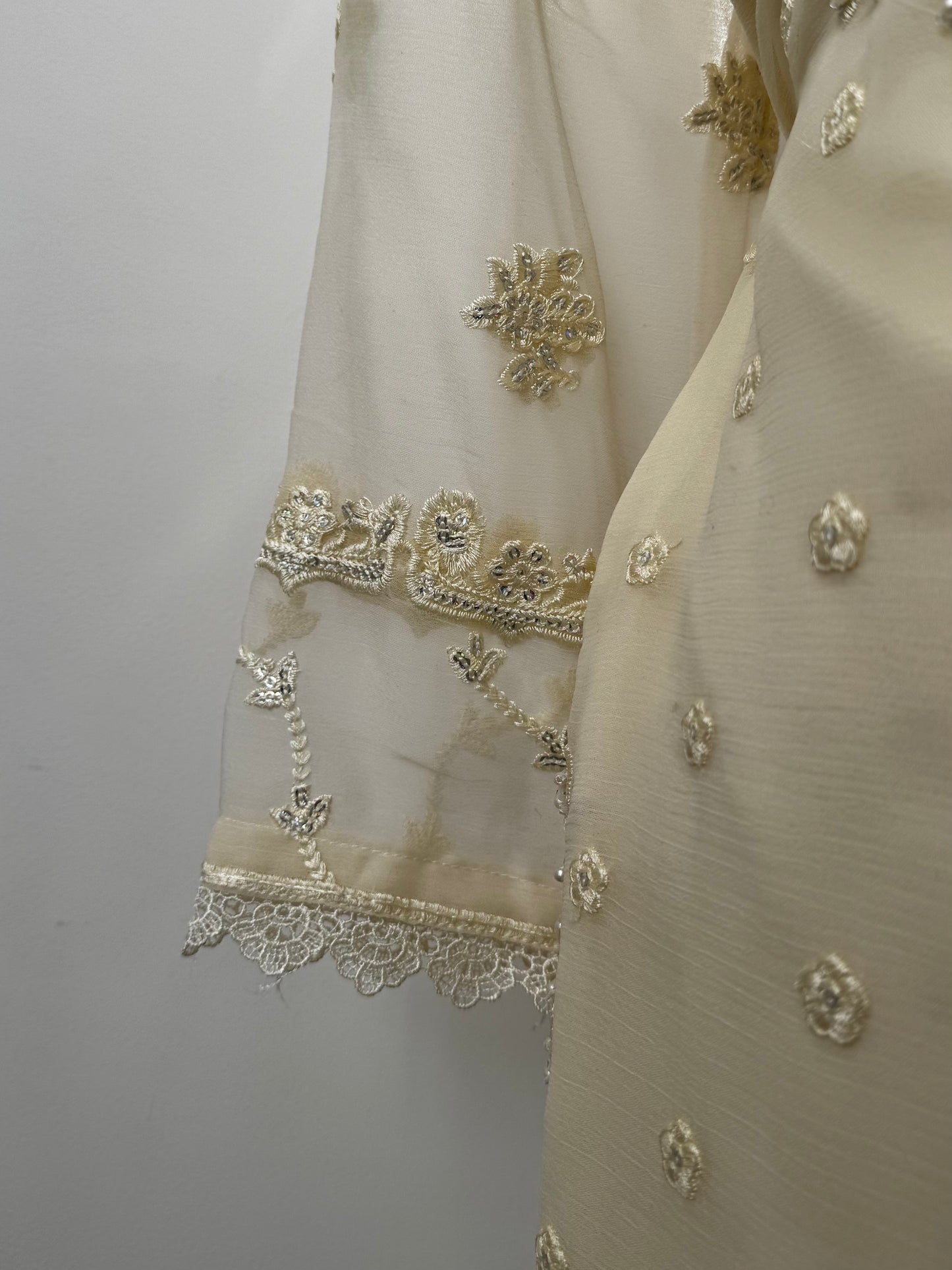 Zariya off-white