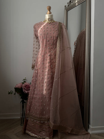 Emaan (light pink)