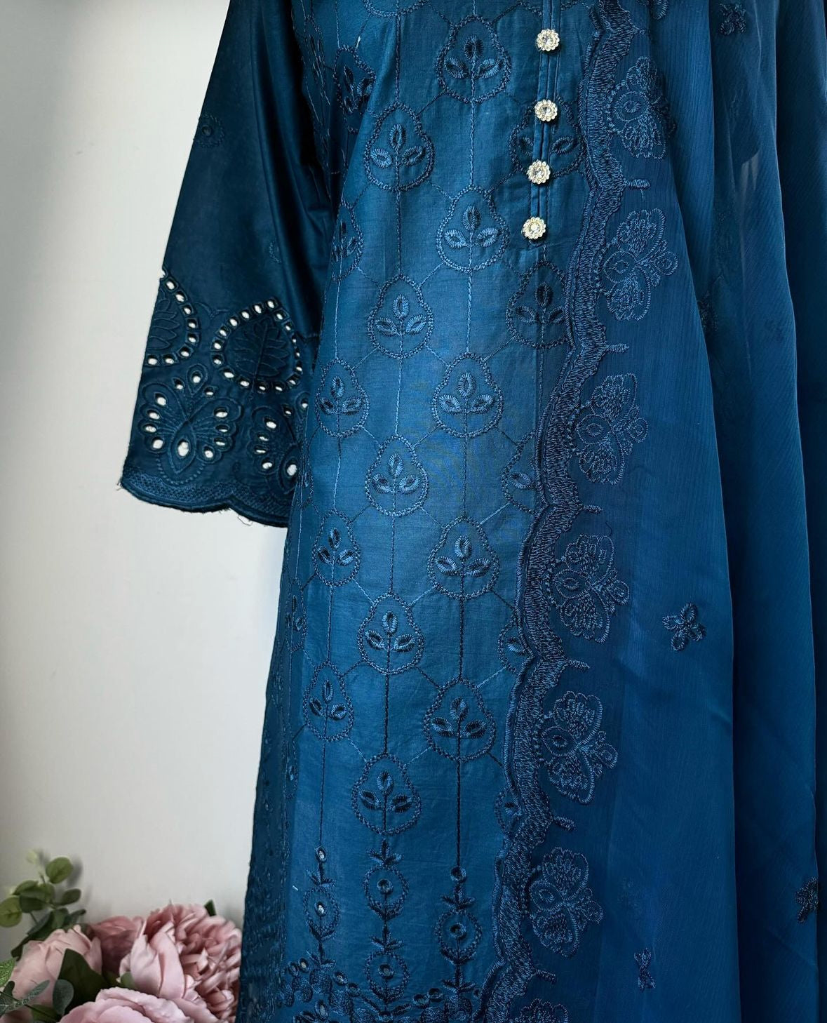 ZOYA CHIKANKARI